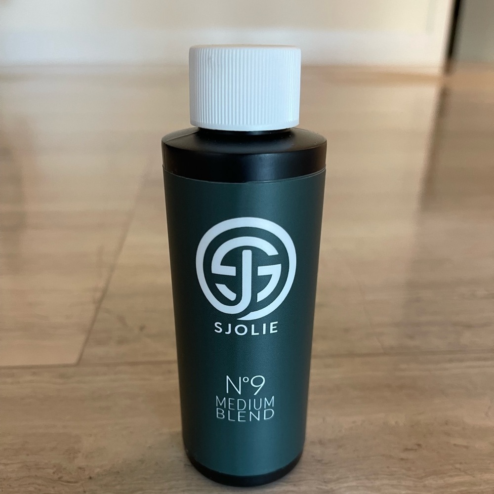Unopened sjolie n.9 medium blend professional spray tan solution